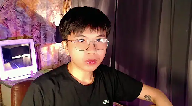 Snapshot of Sexy_Handsome_Drex chatting on 02-16-25, 08:32 Sexy Handsome Drex online show from 02-16-25, 08:32