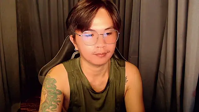 Snapshot of Sexy_Handsome_Drex chatting on 10-12-25, 05:42 Sexy Handsome Drex online show from 10-12-25, 05:42