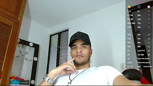 Snapshot of Bigcock_21cm_ chatting on 02-21-25, 10:26 Bigcock 21cm  online show from 02-21-25, 10:26