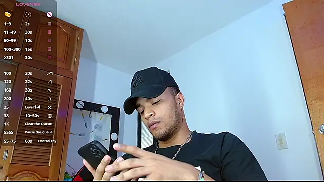 Snapshot of Bigcock_21cm_ chatting on 02-25-25, 01:53 Bigcock 21cm  online show from 02-25-25, 01:53