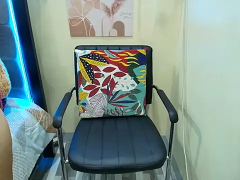 Snapshot of Skinny_regie99xxx chatting on 09-09-25, 02:43 Skinny regie99xxx online show from 09-09-25, 02:43