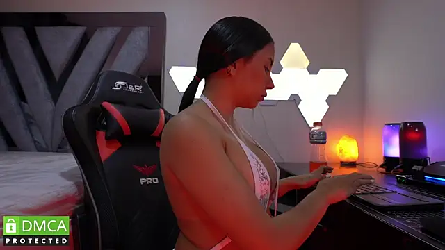 Snapshot of Dubois_Amy chatting on 12-04-24, 11:41 Dubois Amy online show from 12-04-24, 11:41