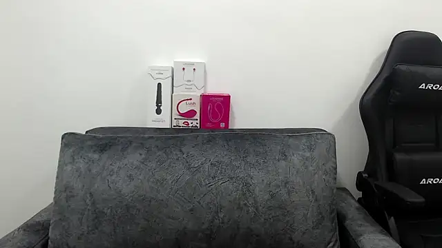 Leylafourniert online show from 05-17-26, 05:57