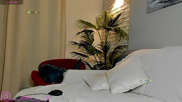 Snapshot of Miss--boo chatting on 12-05-24, 07:55 Miss--boo online show from 12-05-24, 07:55