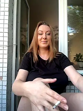 Snapshot of Mira_Xo_ chatting on 09-25-25, 07:03 Mira Xo online show from 09-25-25, 07:03