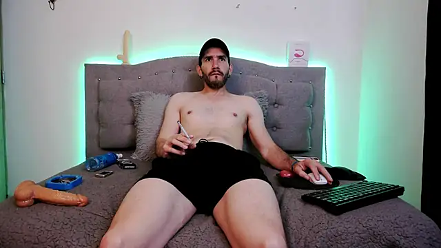 Snapshot of Danny_hot_fun chatting on 03-09-25, 04:05 Danny hot fun online show from 03-09-25, 04:05