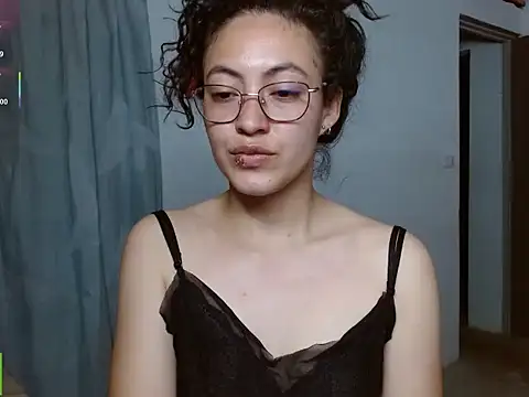 Snapshot of Olivia_Bright chatting on 03-02-26, 12:33 Olivia Bright online show from 03-02-26, 12:33