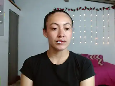 Snapshot of Olivia_Bright chatting on 02-24-26, 06:42 Olivia Bright online show from 02-24-26, 06:42