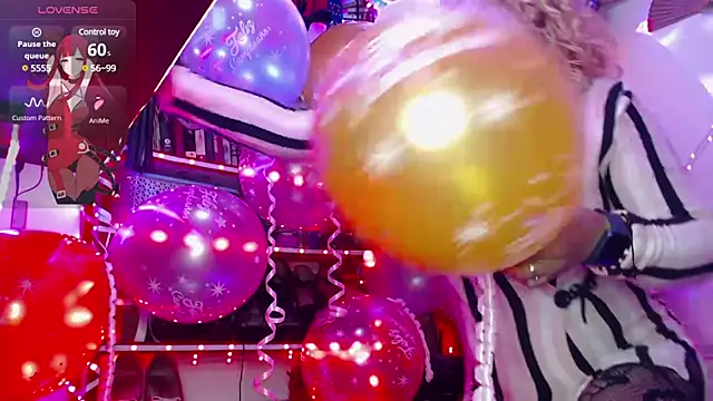 Snapshot of monita_brown_ chatting on 02-06-25, 10:43 monita brown  online show from 02-06-25, 10:43