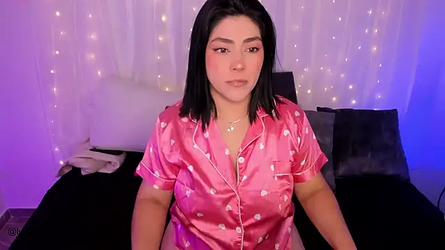 Snapshot of lucy26_ chatting on 10-23-25, 01:37 lucy26 online show from 10-23-25, 01:37