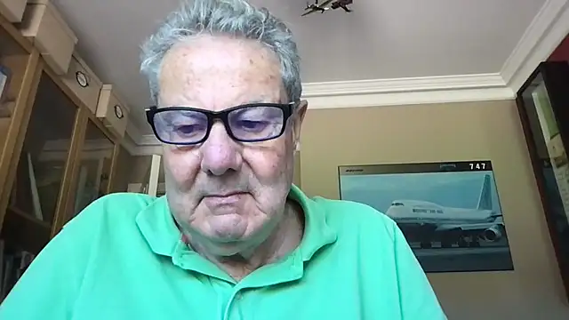 Snapshot of Oldpistolpete chatting on 05-09-26, 11:13 Oldpistolpete online show from 05-09-26, 11:13