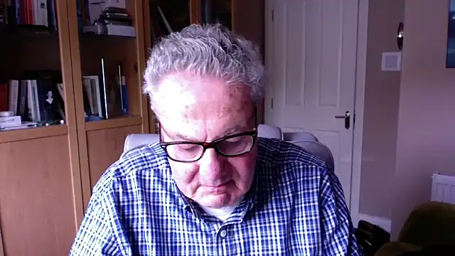 Snapshot of Oldpistolpete chatting on 04-17-26, 09:56 Oldpistolpete online show from 04-17-26, 09:56