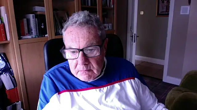 Snapshot of Oldpistolpete chatting on 03-18-25, 09:56 Oldpistolpete online show from 03-18-25, 09:56