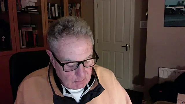 Snapshot of Oldpistolpete chatting on 01-16-25, 06:37 Oldpistolpete online show from 01-16-25, 06:37