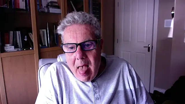 Snapshot of Oldpistolpete chatting on 04-26-26, 10:34 Oldpistolpete online show from 04-26-26, 10:34