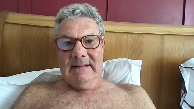 Snapshot of Oldpistolpete chatting on 07-09-26, 09:21 Oldpistolpete online show from 07-09-26, 09:21