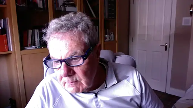 Snapshot of Oldpistolpete chatting on 04-03-26, 11:27 Oldpistolpete online show from 04-03-26, 11:27