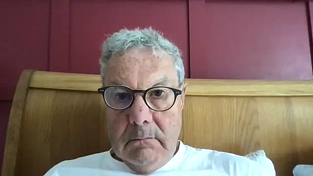 Snapshot of Oldpistolpete chatting on 06-19-26, 09:15 Oldpistolpete online show from 06-19-26, 09:15