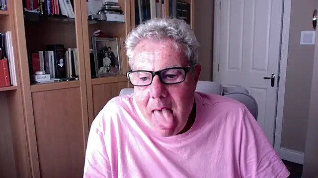 Snapshot of Oldpistolpete chatting on 07-11-26, 07:03 Oldpistolpete online show from 07-11-26, 07:03