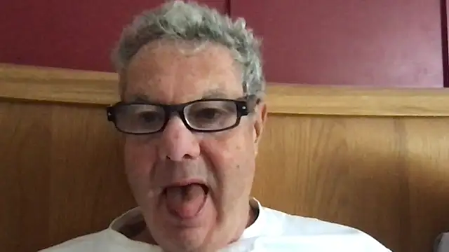 Snapshot of Oldpistolpete chatting on 10-05-25, 09:55 Oldpistolpete online show from 10-05-25, 09:55