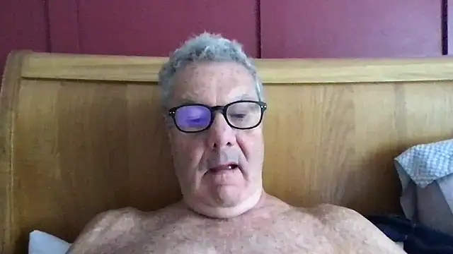 Snapshot of Oldpistolpete chatting on 06-29-26, 08:32 Oldpistolpete online show from 06-29-26, 08:32