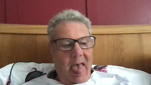 Snapshot of Oldpistolpete chatting on 09-29-25, 11:16 Oldpistolpete online show from 09-29-25, 11:16