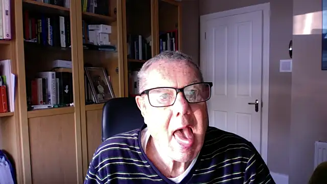 Snapshot of Oldpistolpete chatting on 03-12-25, 09:23 Oldpistolpete online show from 03-12-25, 09:23