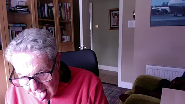 Snapshot of Oldpistolpete chatting on 02-18-25, 03:52 Oldpistolpete online show from 02-18-25, 03:52