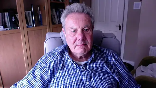 Snapshot of Oldpistolpete chatting on 04-22-26, 03:19 Oldpistolpete online show from 04-22-26, 03:19
