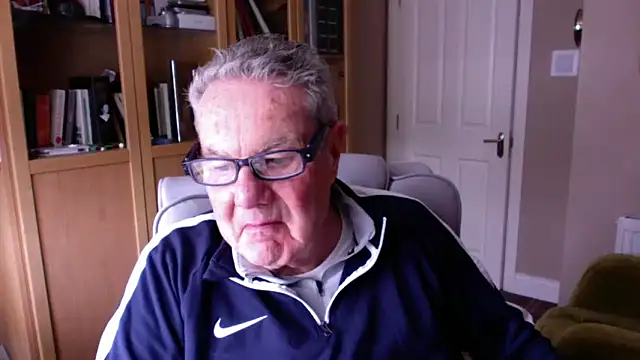 Snapshot of Oldpistolpete chatting on 03-26-26, 10:24 Oldpistolpete online show from 03-26-26, 10:24
