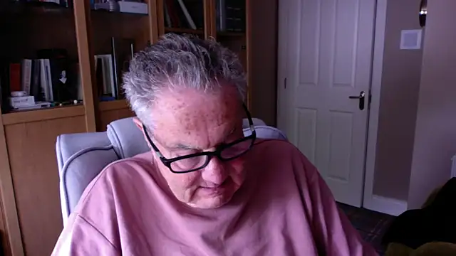 Snapshot of Oldpistolpete chatting on 05-14-26, 11:07 Oldpistolpete online show from 05-14-26, 11:07