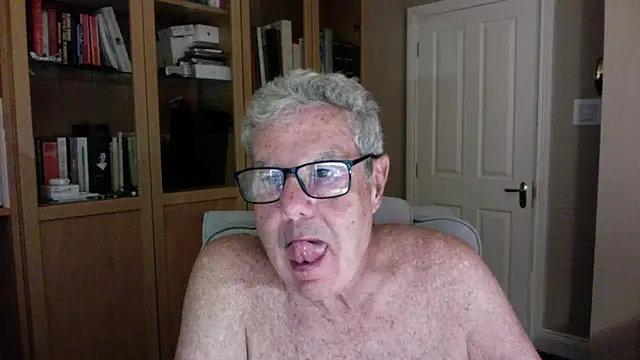 Snapshot of Oldpistolpete chatting on 07-16-26, 09:23 Oldpistolpete online show from 07-16-26, 09:23