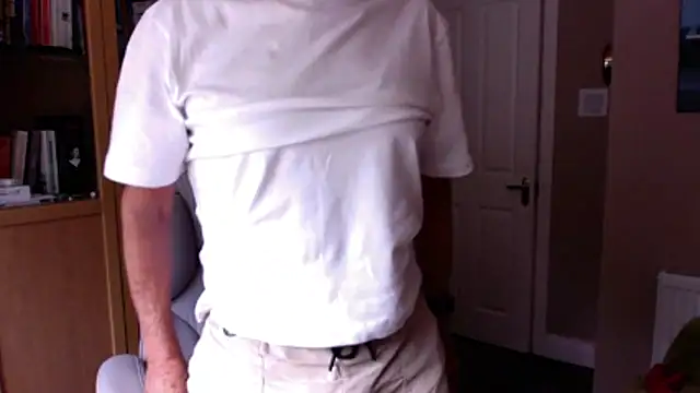 Snapshot of Oldpistolpete chatting on 06-06-26, 04:34 Oldpistolpete online show from 06-06-26, 04:34