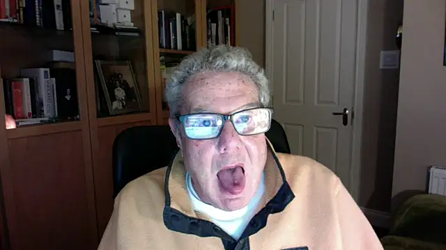 Snapshot of Oldpistolpete chatting on 02-27-25, 06:53 Oldpistolpete online show from 02-27-25, 06:53