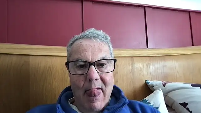 Snapshot of Oldpistolpete chatting on 03-19-25, 02:02 Oldpistolpete online show from 03-19-25, 02:02