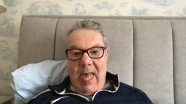 Snapshot of Oldpistolpete chatting on 02-12-26, 10:26 Oldpistolpete online show from 02-12-26, 10:26