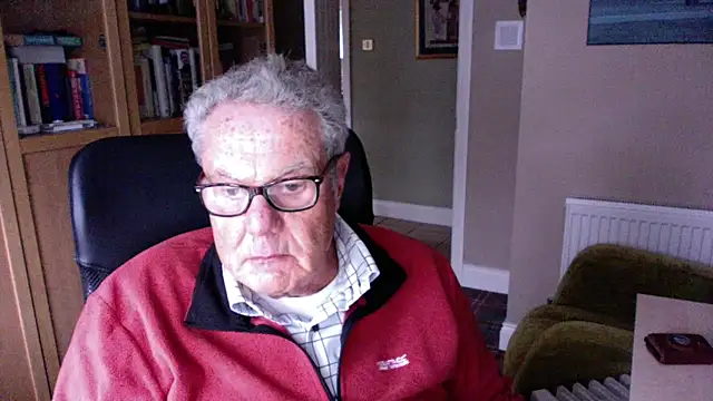 Snapshot of Oldpistolpete chatting on 02-14-25, 11:10 Oldpistolpete online show from 02-14-25, 11:10