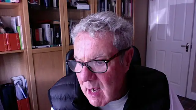 Snapshot of Oldpistolpete chatting on 10-06-25, 01:01 Oldpistolpete online show from 10-06-25, 01:01