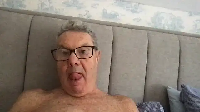 Snapshot of Oldpistolpete chatting on 11-03-25, 09:35 Oldpistolpete online show from 11-03-25, 09:35