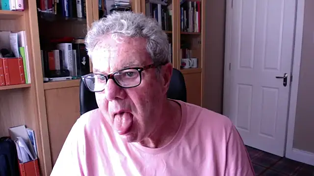 Snapshot of Oldpistolpete chatting on 10-08-25, 01:34 Oldpistolpete online show from 10-08-25, 01:34