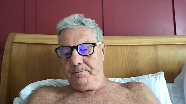 Snapshot of Oldpistolpete chatting on 06-18-26, 09:08 Oldpistolpete online show from 06-18-26, 09:08