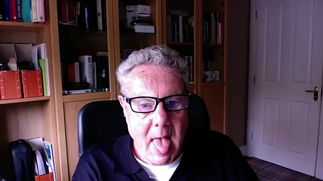 Snapshot of Oldpistolpete chatting on 10-02-25, 09:12 Oldpistolpete online show from 10-02-25, 09:12