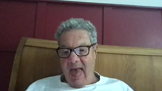 Snapshot of Oldpistolpete chatting on 10-12-25, 10:16 Oldpistolpete online show from 10-12-25, 10:16