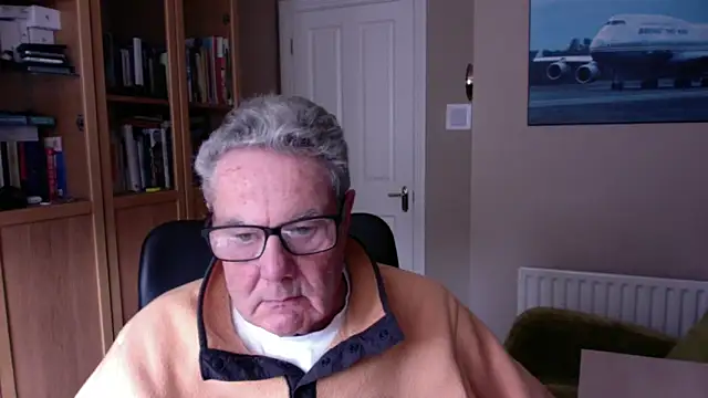 Snapshot of Oldpistolpete chatting on 12-30-24, 03:02 Oldpistolpete online show from 12-30-24, 03:02