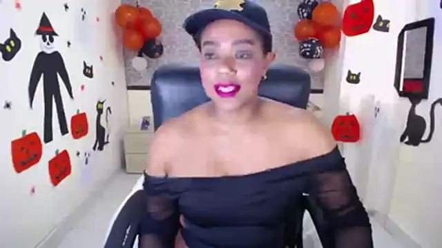 EvaFoxter online show from 10-28-25, 04:28