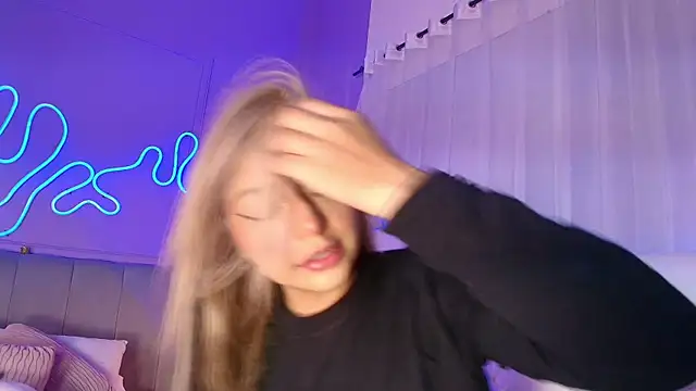 Sofly s online show from 03-25-26, 11:42