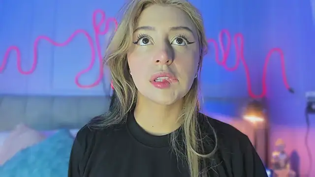 Snapshot of Sofly_s chatting on 02-09-26, 11:52 Sofly s online show from 02-09-26, 11:52