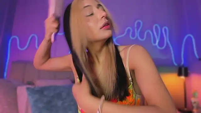 Snapshot of Sofly_s chatting on 02-20-26, 12:07 Sofly s online show from 02-20-26, 12:07