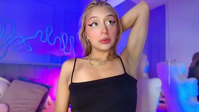 Snapshot of Sofly_s chatting on 04-22-26, 11:50 Sofly s online show from 04-22-26, 11:50