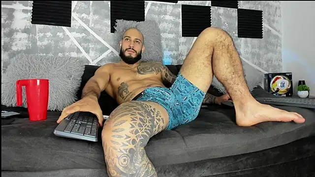Snapshot of leonidas_18k chatting on 06-11-26, 03:03 leonidas 18k online show from 06-11-26, 03:03